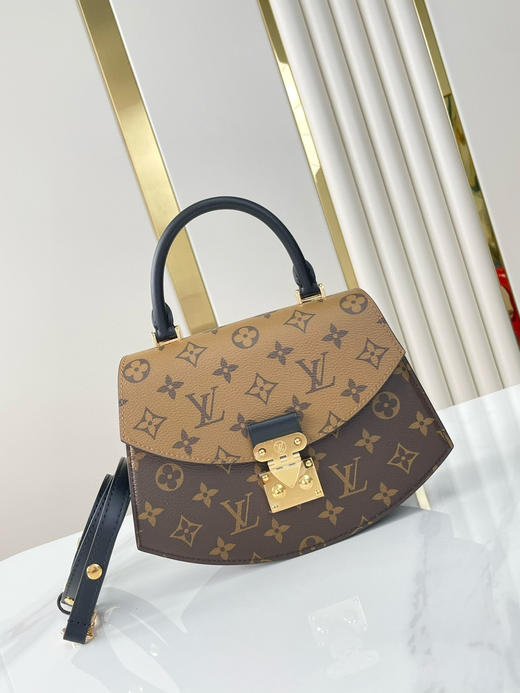 秋冬特惠💰800 原单LV SAC TILSITT 扇子包M46548 尺寸：24×18×7cm 商品图1