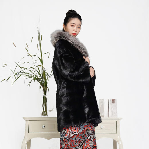 SIM GRACE  优雅夫人 欧美韩版中长款时尚整貂皮银狐毛大翻领女外套 商品图1