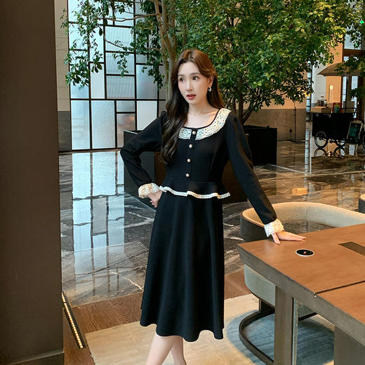 奢姿大码女装2025秋季气质蕾丝花边设计裙子胖妹妹方领时尚连衣裙9943826633 商品图4