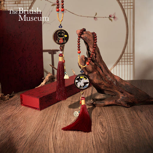 大英博物馆 盖亚·安德森猫和她的朋友们系列 福袋猫元宝车挂 松鹤延年车挂 商品图0