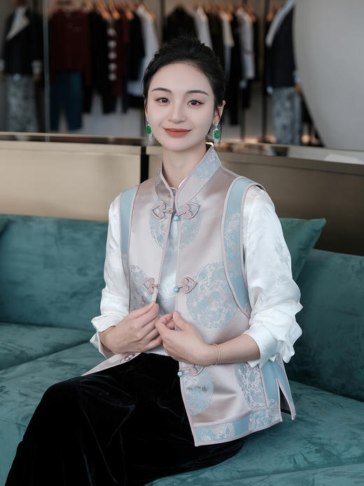 瑕疵|盛唐婧 |中式国风库缎团圆立领马甲[特价品](特殊商品不退不换) 商品图0