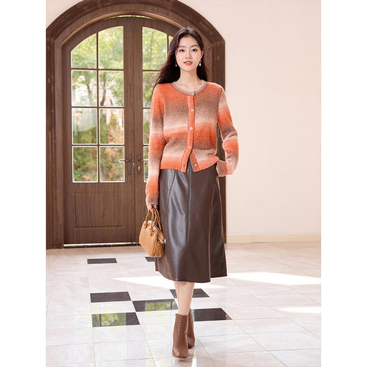 【五折购】熙世界晕染渐变条纹针织外套秋冬2025新款时尚羊毛混纺毛衣开衫 商品图4