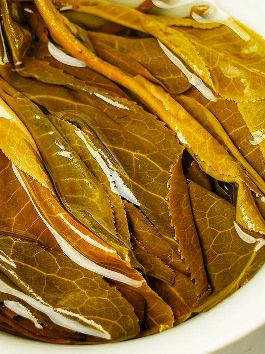 【古寨秘境九星级】2019年头春头采易武曼松秘境全球仅四棵高杆古树，荒放20年第二年开采品质超高！拍5发7单饼铜盒装 商品图4