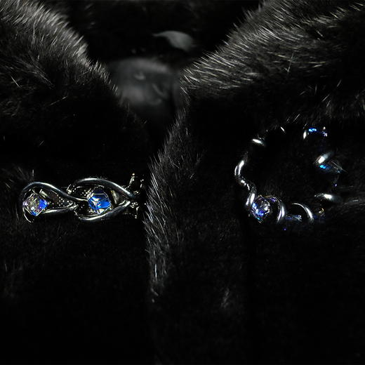 SIM GRACE 优雅夫人 进口水貂整皮立体防风连帽四浪中长款气质大衣 商品图4