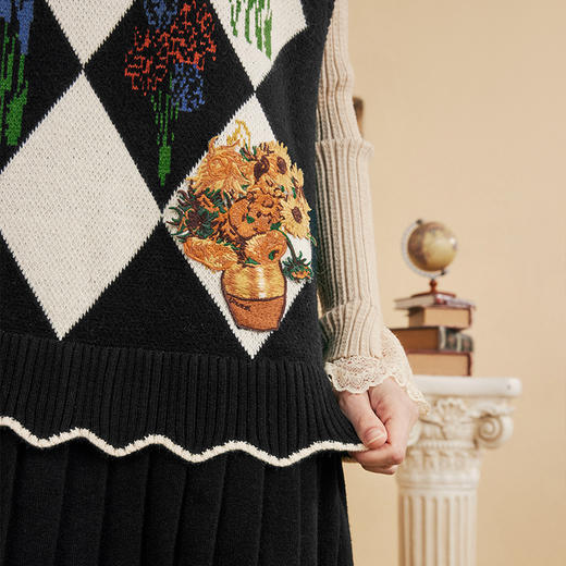 两三事梵高文艺反叛预科生2024秋季新款绣花拼色菱形格针织连衣裙 商品图2