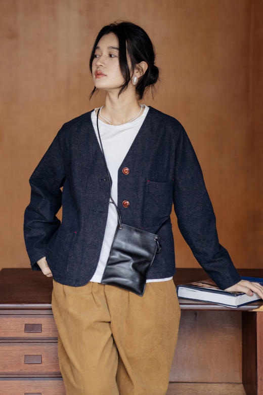 绽放旅行女装745朵/早秋色织亚麻棉复古袖口开叉牛仔V领短外套 商品图5