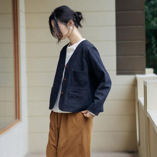 绽放旅行女装745朵/早秋色织亚麻棉复古袖口开叉牛仔V领短外套 商品图1