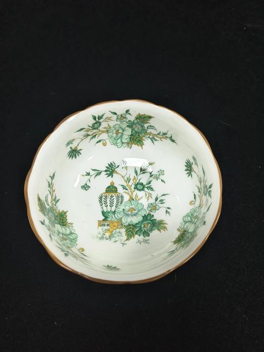 英国皇冠斯塔福德在1930-1980年代之间发行的九龙系列花瓶和糖碗 商品图6