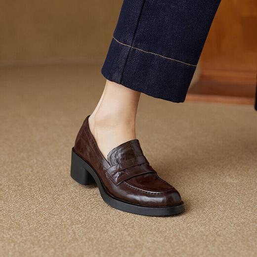 【预售5天】简约羊皮粗跟单鞋，英伦风圆头一脚蹬通勤高跟鞋女鞋BE&b7291 商品图3