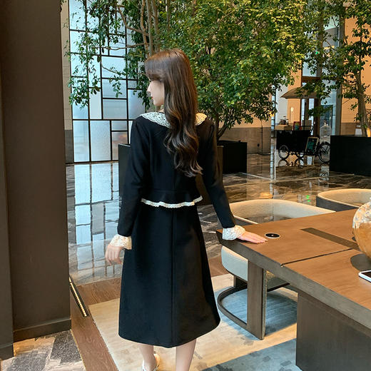 奢姿大码女装2025秋季气质蕾丝花边设计裙子胖妹妹方领时尚连衣裙9943826633 商品图3