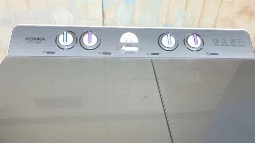 康佳 洗衣机 KP220S885 22公斤 双缸波轮洗衣机双层防锈全塑桶壁 超大玻璃盖板 超大脱水桶 盐水平衡设计 大容量 喷淋漂脱 双层外桶 桶风干 双层防锈全塑桶壁  ABS控制面板 商品图1