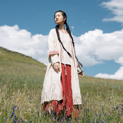 绽放旅行女装630朵/早秋石磨洗加厚亚麻原创花型绣花长款复古开衫 商品图1