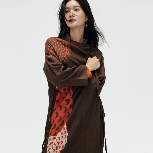 绽放旅行女装704朵/早秋咖啡底印花开襟系带率性浪漫大宽袖长外套 商品图0