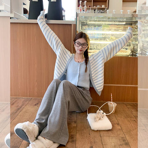 【110元任选3件】 微信粉丝秒杀专场 仅此今天 活动结束下架！！蓝色背心 商品图1