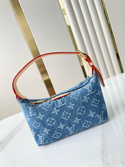 秋冬特惠💰780 原单LV HILLS POCHETTE 牛仔布手提包M82949 尺寸：18.5×11×6.5cm 商品图1