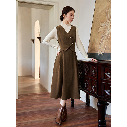 【专属特价】熙世界美拉德风磨绒马甲连衣裙秋冬新款法式复古超好看背心裙子 商品图3