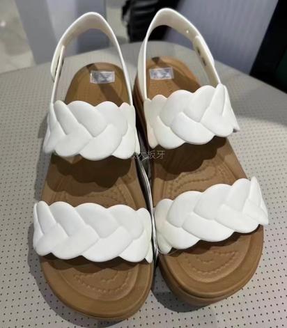 CROCS洞洞鞋 布鲁克林编织厚底凉鞋 粉笔色209977-0WV 商品图2