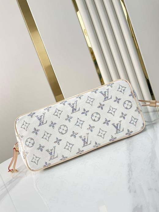 秋冬特惠💰1000 大号 原单LV NEVERFULL MM 牛仔购物袋M24905 尺寸：31×28×14cm 商品图3