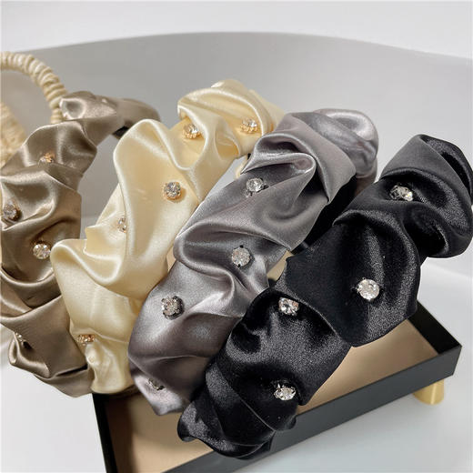 【皱褶设计，增添时尚感，水钻点缀，华美不失高贵】韩版头箍 ins风网红名媛发饰 压法洗脸简约头饰 水钻纯色发箍 皱褶-QQ 商品图2