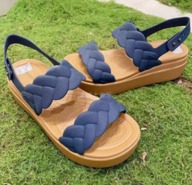 CROCS洞洞鞋 布鲁克林编织厚底凉鞋 粉笔色209977-0WV