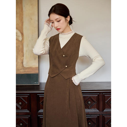 【专属特价】熙世界美拉德风磨绒马甲连衣裙秋冬新款法式复古超好看背心裙子 商品图1