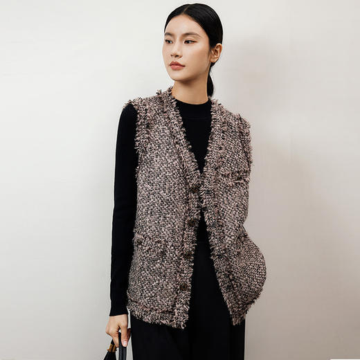 【特价】玳莎流苏毛边编织马甲女2024冬季新款通勤叠穿V领小香风背心外套  ED37001 商品图1