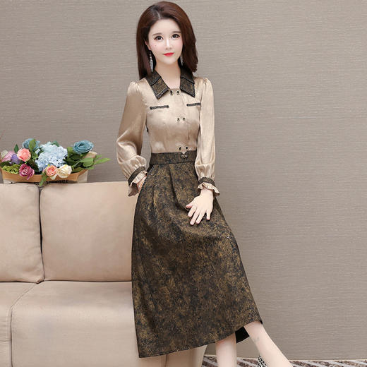 翻领长袖拼结时尚，假两件高腰印花裙QYM-HL-24NF038-Y 商品图1