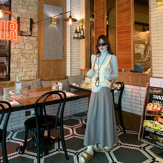 <曾小咸推荐>韩系气质高领打底衫杏色毛织背心套装 商品图2