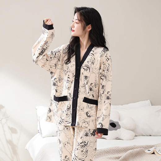 康妮雅女式长袖长裤开襟套装 商品图0