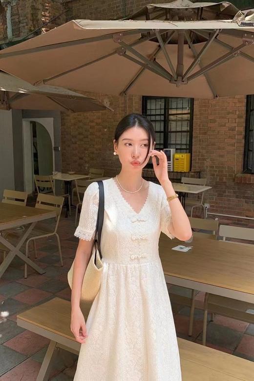 Le Malene 盘扣装饰V领蕾丝收腰连衣裙 18566 商品图1