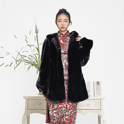 SIM GRACE 优雅夫人 进口水貂整皮立体防风连帽四浪中长款气质大衣 商品图0