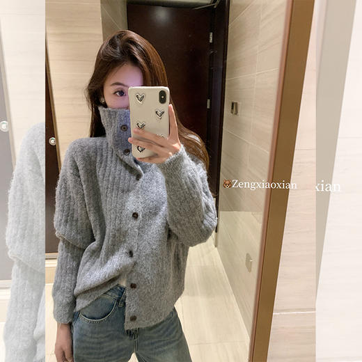 <曾小咸推荐>设计感慵懒风2色高领宽松系扣毛衣 商品图0