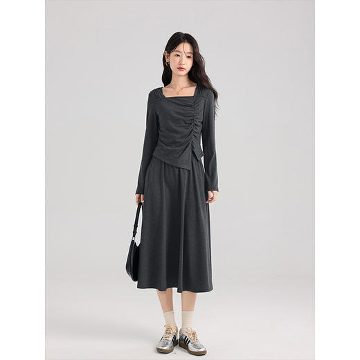 【专属特价】熙世界秋季穿搭一整套新款休闲捏褶针织方领上衣半身裙两件套装 商品图4