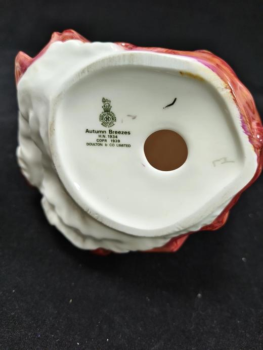 皇家道尔顿发行的瓷偶“秋日微风” 商品图5