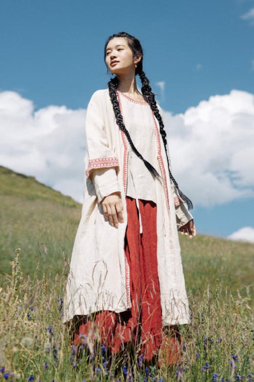 绽放旅行女装630朵/早秋石磨洗加厚亚麻原创花型绣花长款复古开衫 商品图4