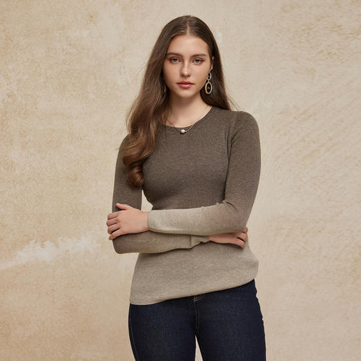 PG642斯尔丽2024秋季新款超细针柔软触感圆领吊染工艺百搭时尚针织上衣 商品图3