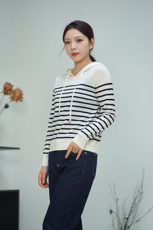 臣禾 连帽条纹针织衫JZ244090275 现货 商品图3