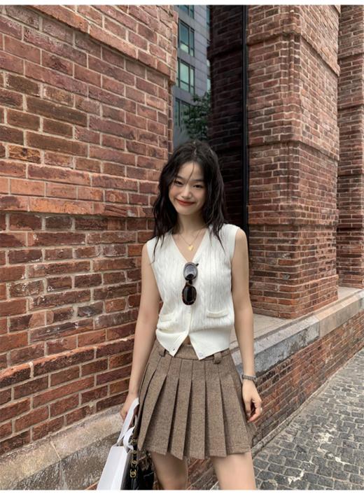 🌟【岚可可麻花v领针织马甲开衫】💓1、V领马甲开衫设计，不显肩宽；🌸纽绳工艺简约大气，🤩自带立体感~~💓 商品图2