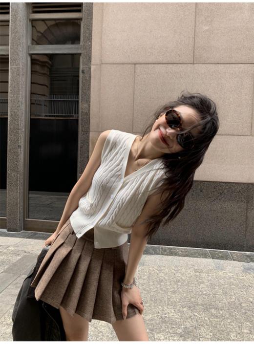 🌟【岚可可麻花v领针织马甲开衫】💓1、V领马甲开衫设计，不显肩宽；🌸纽绳工艺简约大气，🤩自带立体感~~💓 商品图3