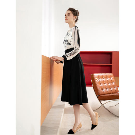 司歌印花圆领长袖连衣裙修身A901041X 商品图0