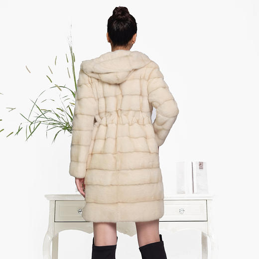 SIM GRACE 优雅夫人 珍珠色进口水貂中长款高贵大气横排工艺连帽外套 商品图2