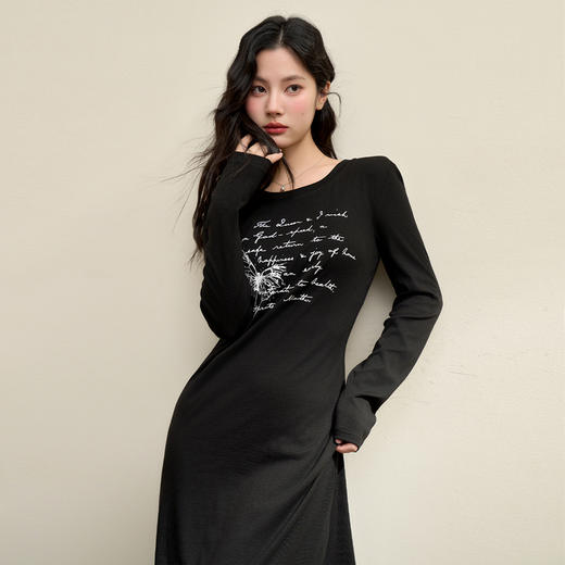 复古字母印花针织长袖连衣裙女早春中长款修身T恤裙V3442366 商品图4