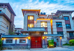 大连慢姑娘繁花轰趴馆