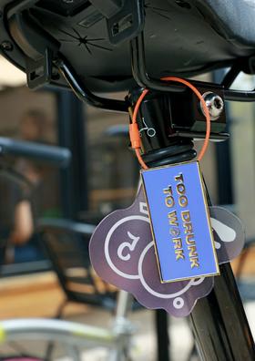 【槟客周边】| Too Drunk to Work 金属标语牌