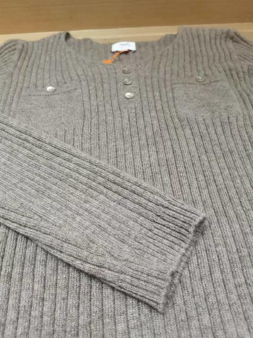 鹿王V领抽条组织女套衫 商品图2