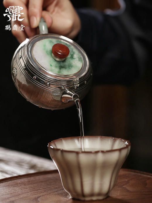 鹤鼎堂银壶闻天系列战鼓玉手柄玉盖急须（银色）（缺货） 商品图2
