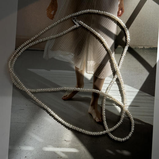 超有松弛感的小项链，可以单独做毛衣链或者挂吊坠 3-4mm 天然珍珠 链型超级好看很有格调的样子 商品图0