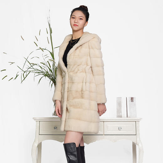 SIM GRACE 优雅夫人 珍珠色进口水貂中长款高贵大气横排工艺连帽外套 商品图1