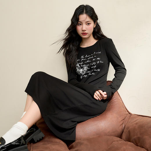 复古字母印花针织长袖连衣裙女早春中长款修身T恤裙V3442366 商品图2