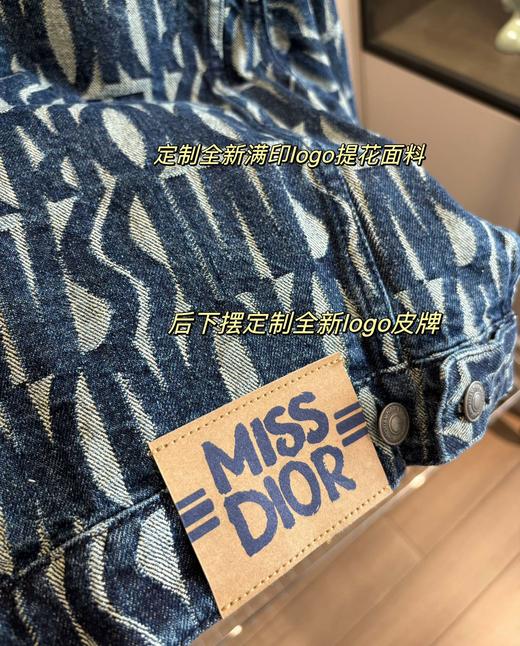 点此购买 迪奥Miss系列女士复古满印提花logo口袋牛仔外套 md 297457 商品图13